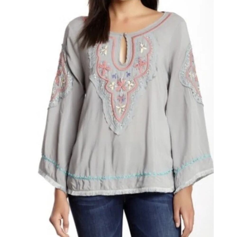 Love Stitch Embroidered Belle Sleeve Top Size L Women Blouse A003283